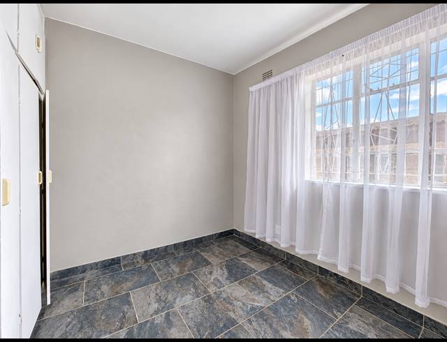 2 BEDROOM FLAT FOR SALE IN PEACEHAVEN